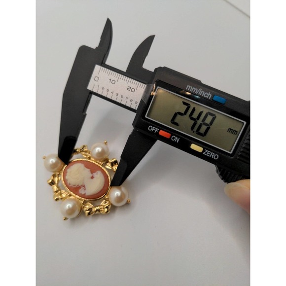 Vintage Gold Tone Cameo Brooch/Pendant With Simulated Pearls - Picture 12 of 13